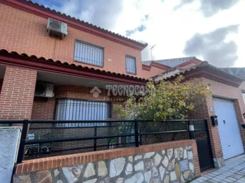 Casa adosada en Rielves