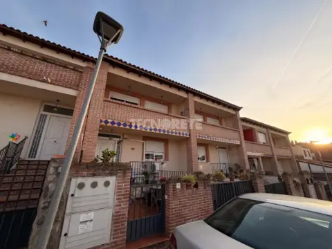 Casa adosada en Aldeanueva de Barbarroya
