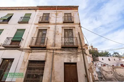 Casa adossada a calle de Goya