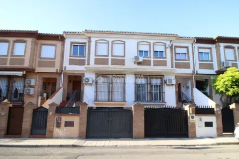Casa adosada en Residencial Triana-Barrio Alto-Híjar
