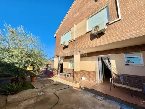 Casa pareada en Yunquera de Henares