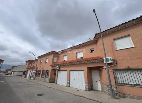Casa adosada en calle de Miguel de Cervantes