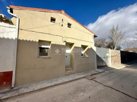 Casa adosada en Iriépal-Taracena-Usanos-Valdenoches