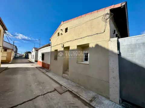 Casa adosada en Iriépal-Taracena-Usanos-Valdenoches