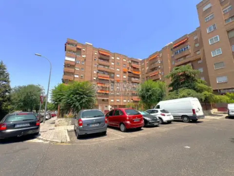 Piso en calle del Río Cascajoso