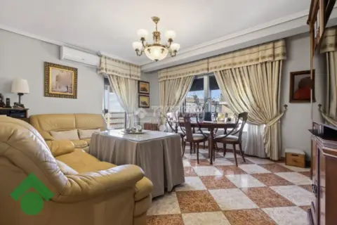 Piso en Santa Rosa-Valdeolleros