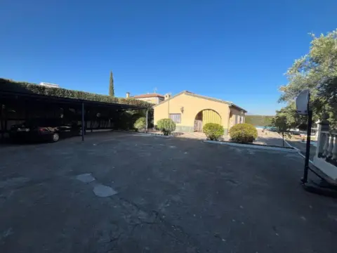 Casa unifamiliar en Valdeastillas-Fuentezuelas