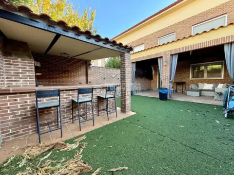 Casa adosada en Alovera