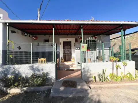 Casa rústica en Zona Interior