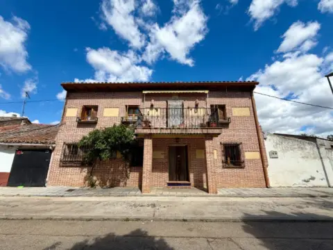 Casa adosada en Villanueva de la Torre