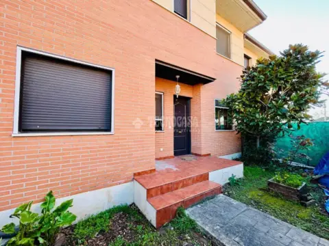 Casa adosada en Viana de Cega