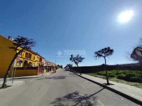 Land in La Paz-Las Américas-Estación Linares-Baeza