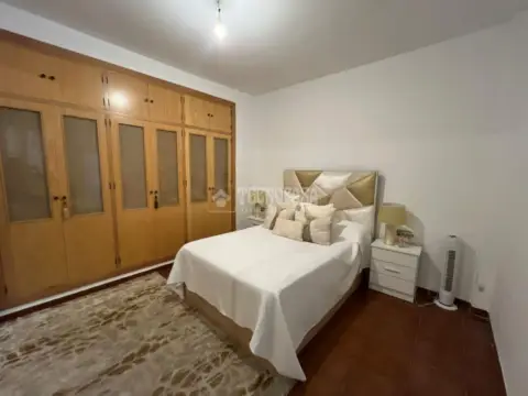 Casa adosada en calle Madre María Teresa