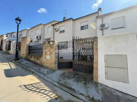 Casa adosada en Calera y Chozas