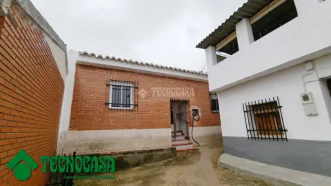 Casa adosada en La Puebla de Montalbán