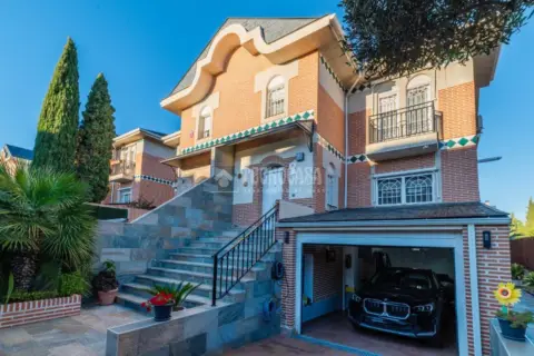 Casa pareada en Castañeras