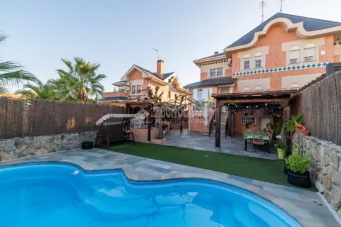 Casa pareada en Castañeras