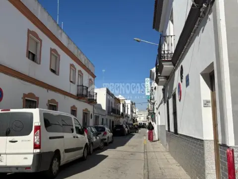Casa adosada en Los Palacios y Villafranca