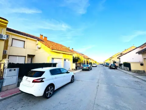 Casa adosada en Calera y Chozas