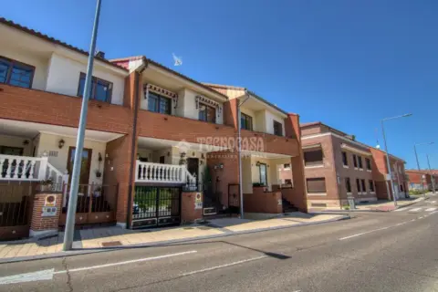 Casa adosada en calle Cam. de Zaratán