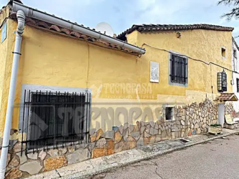 Casa pareada en calle Santa Lucía