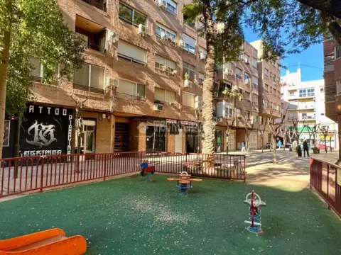 Local comercial en calle Andorra de Teruel