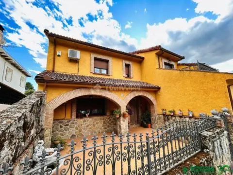 Casa adosada en Arenas de San Pedro