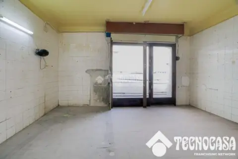 Almacén en Llefià-Artigues