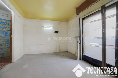 Almacén en Llefià-Artigues