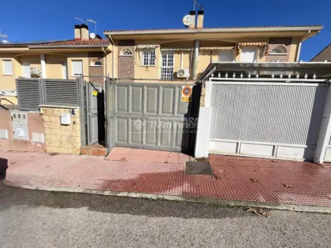 Casa adosada en Loeches