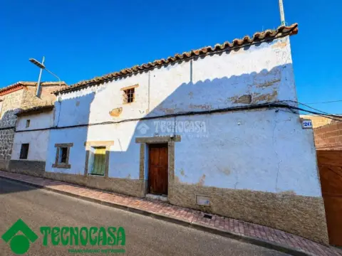 Casa adosada en Menasalbas