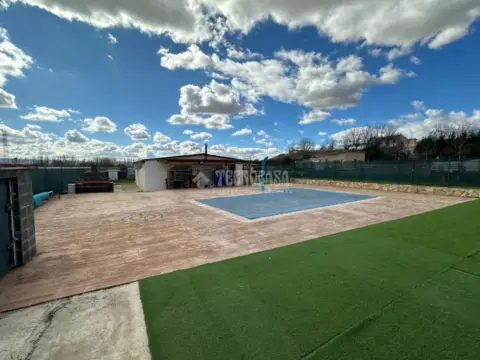 Casa unifamiliar en Iriépal-Taracena-Usanos-Valdenoches