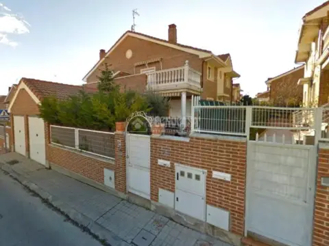 Casa pareada en Los Santos de la Humosa