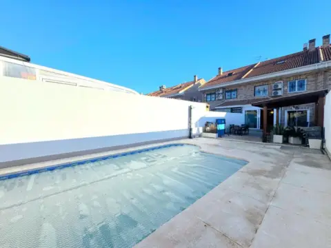 Casa adosada en Castañeras