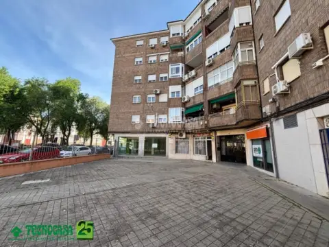 Local comercial en Plaza de Toros-La Guija-Santa María-Ciudad Jardín-Los Rosales