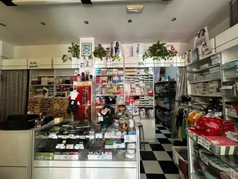 Local comercial en Plaza de Basconia