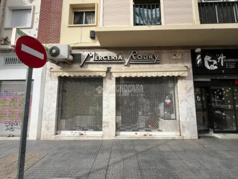 Local comercial en Plaza de Basconia