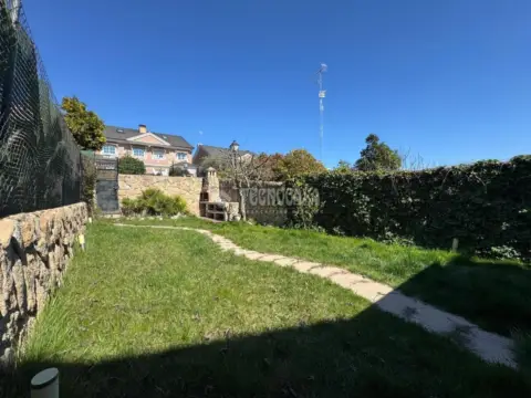 Casa adosada en Castañeras