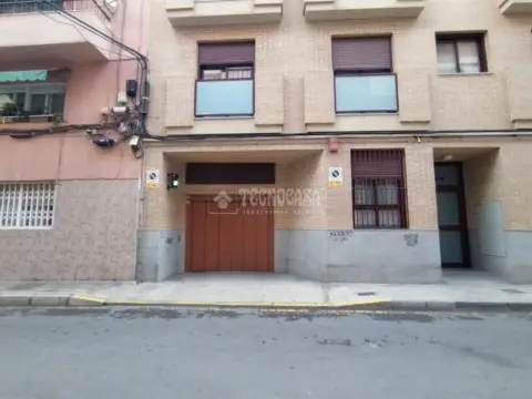 Garatge a calle de Cánovas del Castillo
