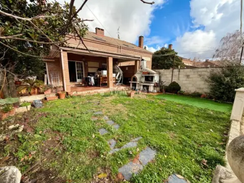 Casa pareada en Villanueva de la Torre