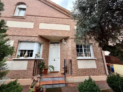 Casa pareada en Villanueva de la Torre