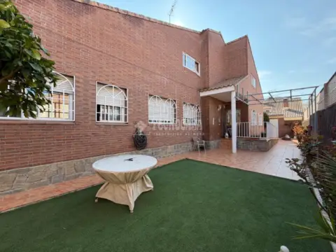 Casa pareada en Velilla de San Antonio