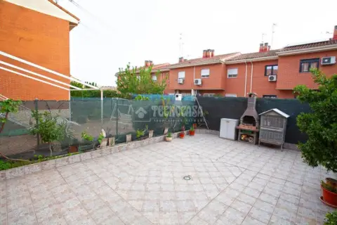 Casa adosada en Los Villares-Grupo Pinar