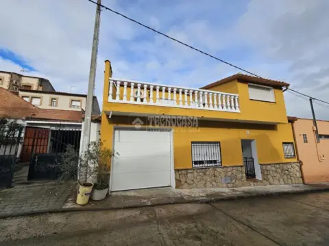 Casa adosada en El Puente del Arzobispo