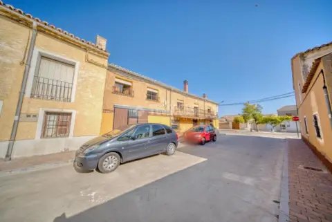 Casa adosada en Valoria La Buena