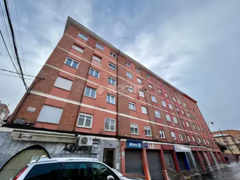 Piso en calle de la Virgen Blanca