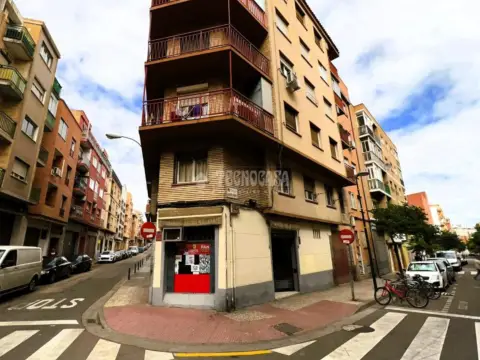 Local comercial en Torrero-La Paz-Parque Venecia