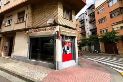 Local comercial en Torrero-La Paz-Parque Venecia