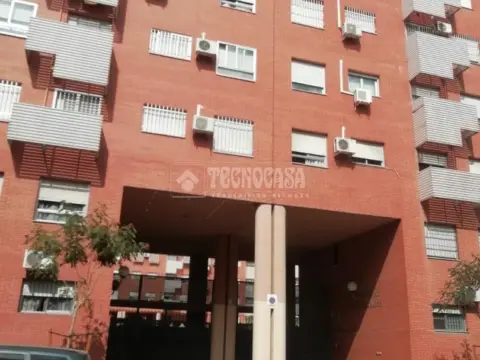 Piso en Parque Alcosa-Jardines del Edén