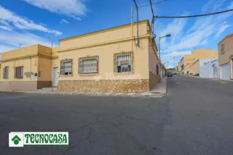 Casa unifamiliar en Adra
